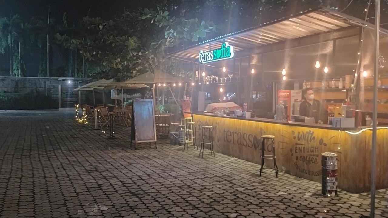 Hotel Sofia Juanda Surabaya Sidoarjo Exterior photo