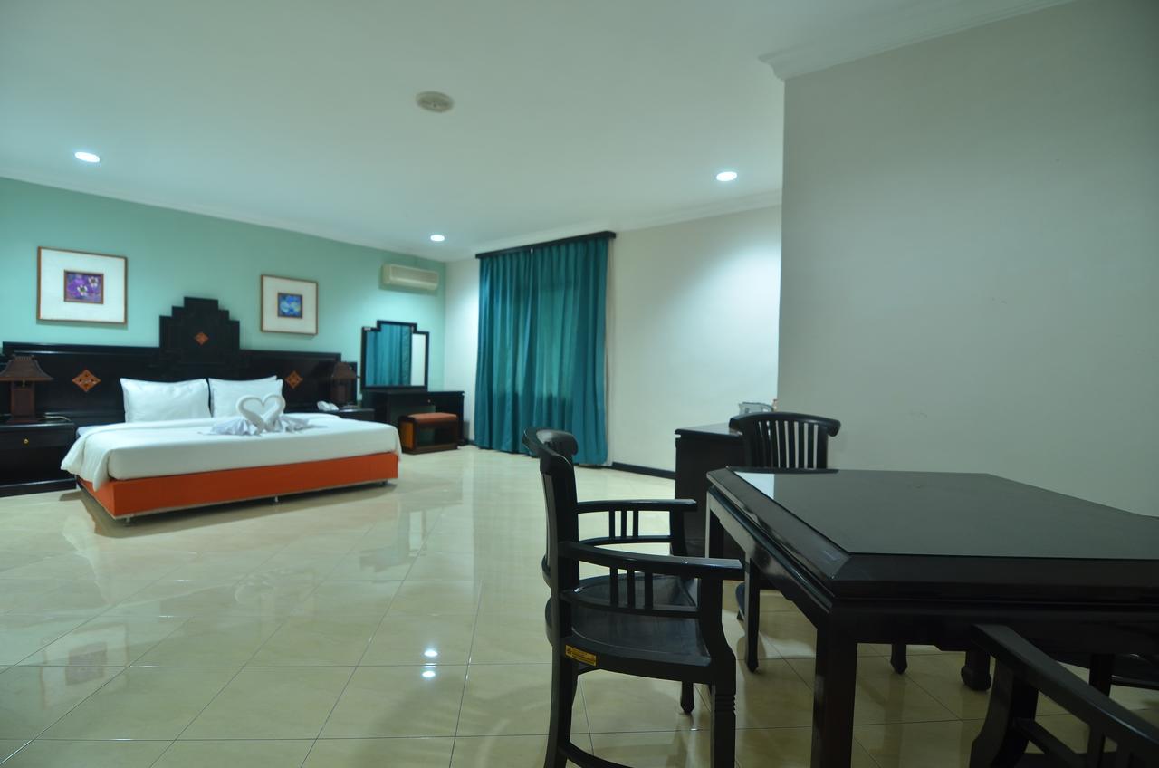 Hotel Sofia Juanda Surabaya Sidoarjo Exterior photo